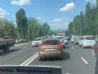 Мощная пробка сковала перекресток на выезде к Курской трассе в Воронеже