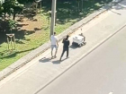 Выгул робота под конвоем попал на видео в центре Воронежа