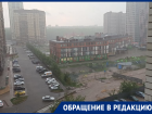 «Теперь только вплавь»: грязные последствия ливня сняли у воронежской школы   