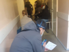 Об обмороке пациентки в очереди поликлиники рассказал житель Воронежа