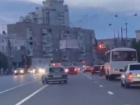 «Колхозный» дрифт попал на видео на центральной магистрали Воронежа