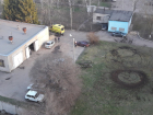 Воронежцы возмутились испорченными газонами около детской областной больницы