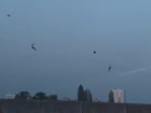 Летающих над городом воронежцев записали на видео