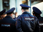 В Воронеже из окна 10 этажа полицейские достали пьяного мужчину