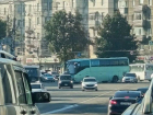 Авария автобуса и мусоровоза перекрыла выделенку в Воронеже 