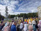 Перекрыты дороги, дежурит полиция: масштабный крестный ход сняли на видео в Воронеже
