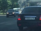 Объезжающий пробку по встречке водитель на «Ладе Приоре» с дьявольскими номерами попал на видео