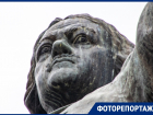 В трещинах и потеках: как выглядит воронежский памятник Петру I в год 350-летия императора