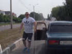 Здоровый быдло-водитель из Воронежа пытался разбить авто и попал на видео