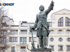 Памятник императору Петру I открылся 162 года назад в центре города