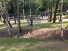 Воронежец, справляющий нужду в ручей Центрального парка, попал на видео