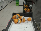 Гнилые мандарины воронежцы заметили на прилавке супермаркета