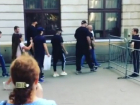 Проход Тимати с огромными охранниками по Воронежу сняли на видео 