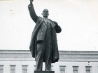 В начале 90-х годов казак из гранатомета стрелял по памятнику Ленину в Воронеже