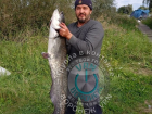 Огромного сома поймал на маленького амура рыбак в Воронежской области
