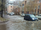 В Воронеже из-за дождей целая улица превратилась в лужу