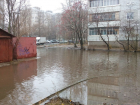 Жители Воронежа тонут во дворе из-за засорившейся канализации 