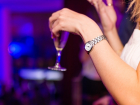 Пьяные девушки подрались в ночном клубе Воронежа из-за коктейля «Секс на пляже»