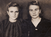 Сестры Мария и Евдокия (слева направо). Донбасс. Ноябрь 1951 года.