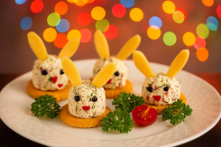 Что приготовить к Новому году: закуска "Зайчики" на крекере