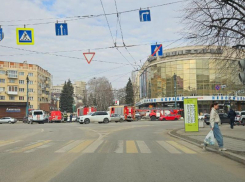 Стала известна причина скопления пожарных машин у воронежского кинотеатра 