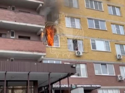 Из-за пожара в доме на улице Суворова пришлось эвакуировать 23 человека в Воронеже