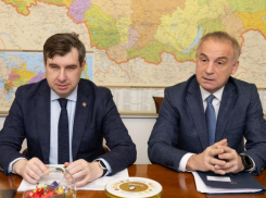  Новый вице-губернатор Лотков отнимает хлеб у Кустова?