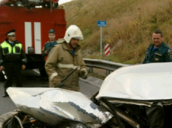 В Воронежской области на трассе столкнулись два иномарки: один погибший