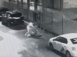 Жёсткое избиение мужчины из-за двух тысяч рублей попало на видео в Воронеже