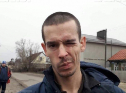Бомж-беглец, порезавший полицейских, несколько дней жил в Подгорном под Воронежем