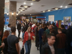 Безумное столпотворение ради премьеры «Мстителей» сняли в Воронеже