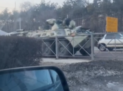 Колонну военной техники заметили на дороге в Воронеже