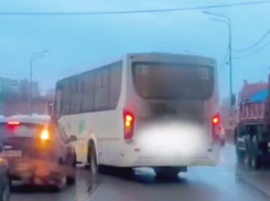 Некрасивый трюк провернул автобус на дороге в Северном 
