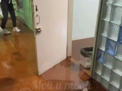 Ушли в мокрой одежде: корпус воронежского университета затопило водой