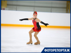 Ледяную грацию показали юные фигуристы в Воронеже