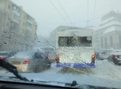 Воронеж встал в «выходных» пробках из-за лютой метели 