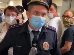 «Звоните Собянину!»: полный крах платных экспресс-тестов на Covid-19 показал воронежец в аэропорту