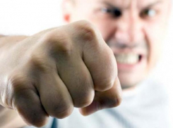 В Воронеже мужчина выбил зубы 10-летней школьнице