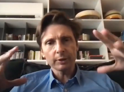 Выпускника журфака ВГУ, «антиникеливца» Рубахина африканцы закидали просьбами о посвящении в масоны