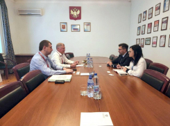 В грубом нарушении правил делового этикета заподозрили топ-чиновников из воронежского правительства