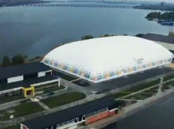 Самое большое в России крытое футбольное поле показали с квадрокоптера в Воронеже
