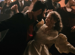 Комедийный фильм про вампиров снимут с воронежской актрисой и Галустяном в главной роли 