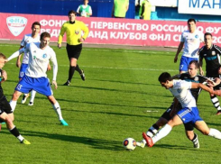 Воронежский «Факел» в меньшинстве сыграл вничью с «Тюменью» 