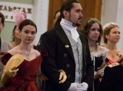 В Воронеже на Осеннем балу дамы и кавалеры кружились в вальсе