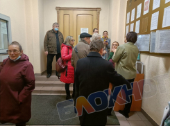 Воронежцы массово пришли к губернатору, чтобы призвать к ответу за QR-коды