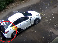 Таксиста «Яндекса» заметили за кражей люка в Воронеже