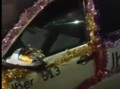 Новогодний отрыв в машине такси сняли в Воронеже 