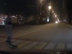  Нецензурная ссора водителя и матери с ребенком попала на видео в Воронеже 