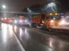 В мэрии отчитались о борьбе с обрушившимся снегопадом на Воронеж