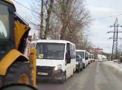 Как пробки влияют на работу автобусов, наглядно показал воронежский чиновник 